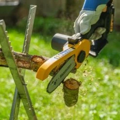 Yardworks™ 6" 20-Volt Cordless Hatchet Chainsaw -Outdoor Haven 2391544 SC resize