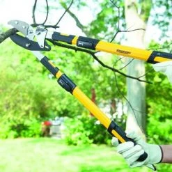 Yardworks® Ratcheting Anvil Lopper With Telescopic Handles -Outdoor Haven 2650126 scene4